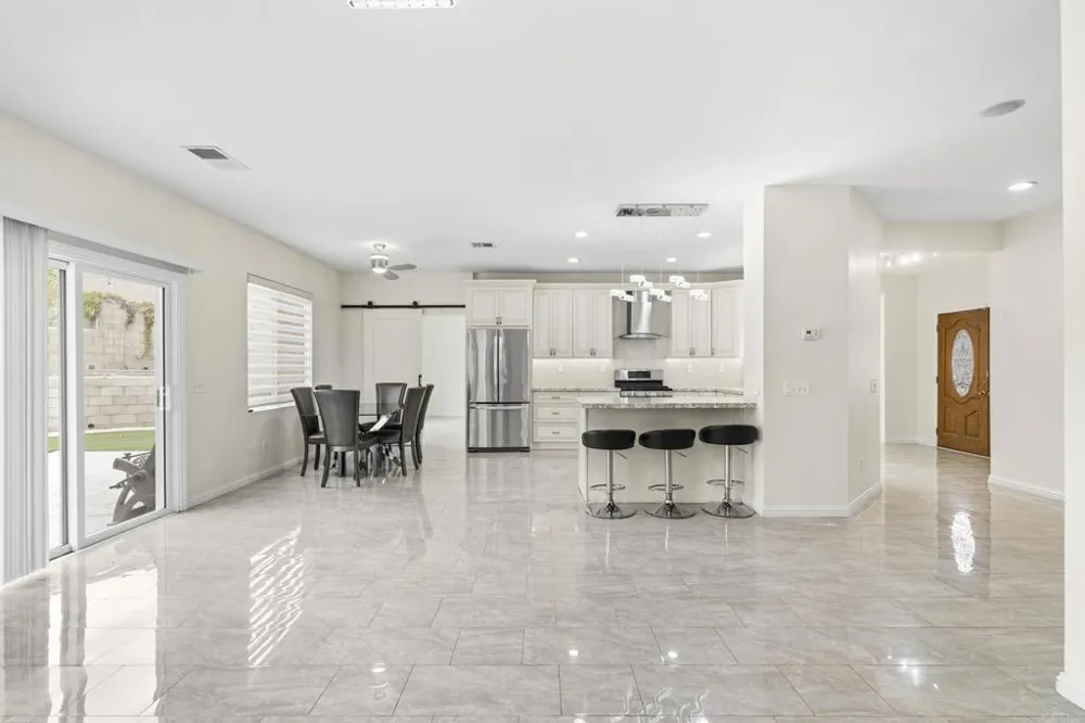 1242 Via Contessa San Marcos, CA 92069