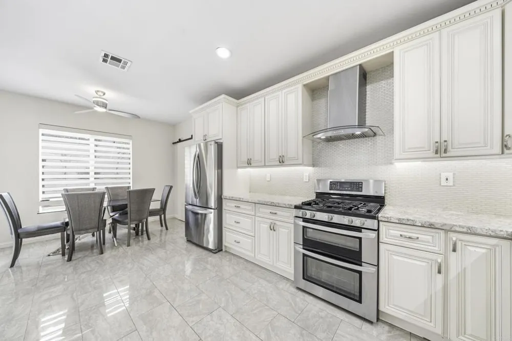 1242 Via Contessa San Marcos, CA 92069
