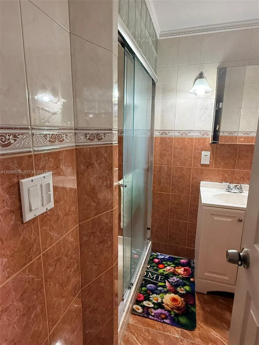 343 W 11th St Hialeah, FL 33010