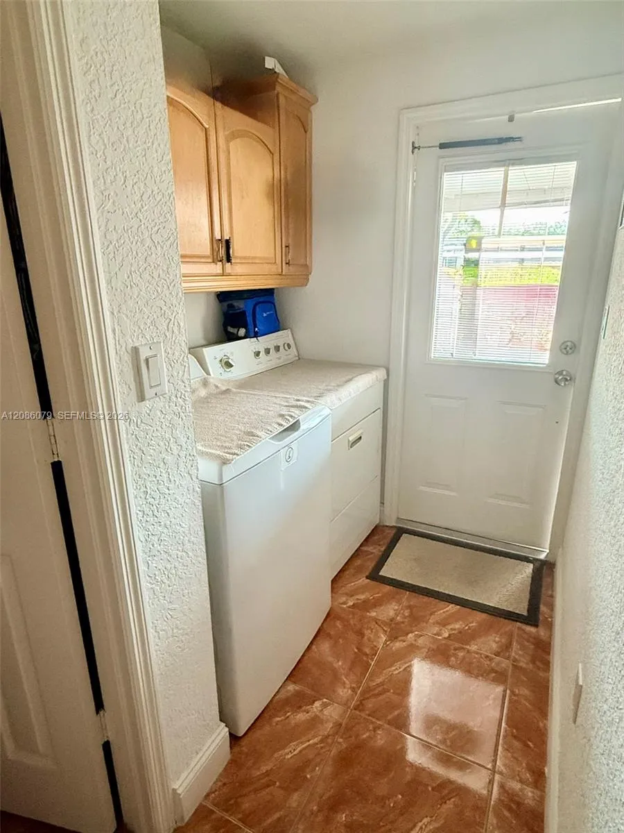343 W 11th St Hialeah, FL 33010