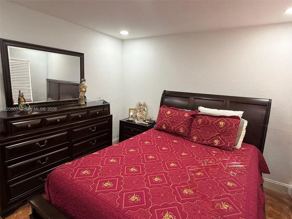 343 W 11th St Hialeah, FL 33010