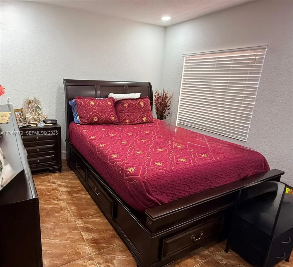 343 W 11th St Hialeah, FL 33010