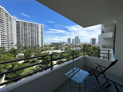 600 Three Islands Blvd #614