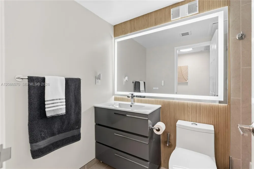 2501 S Ocean Dr #927 (available) Hollywood, FL 33019