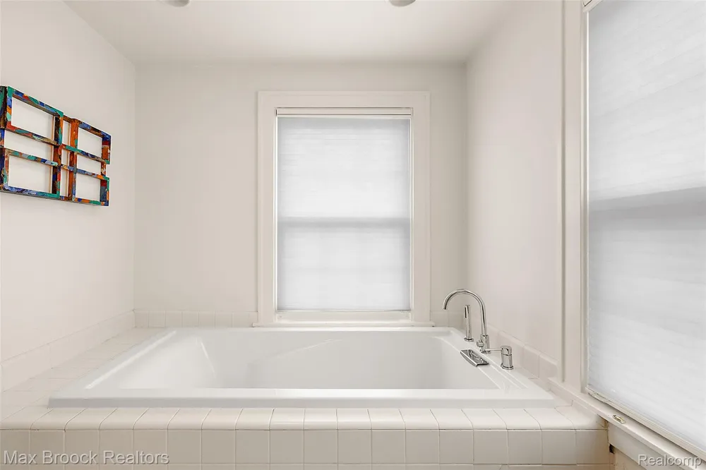 788 Pierce Street Birmingham City, MI 48009