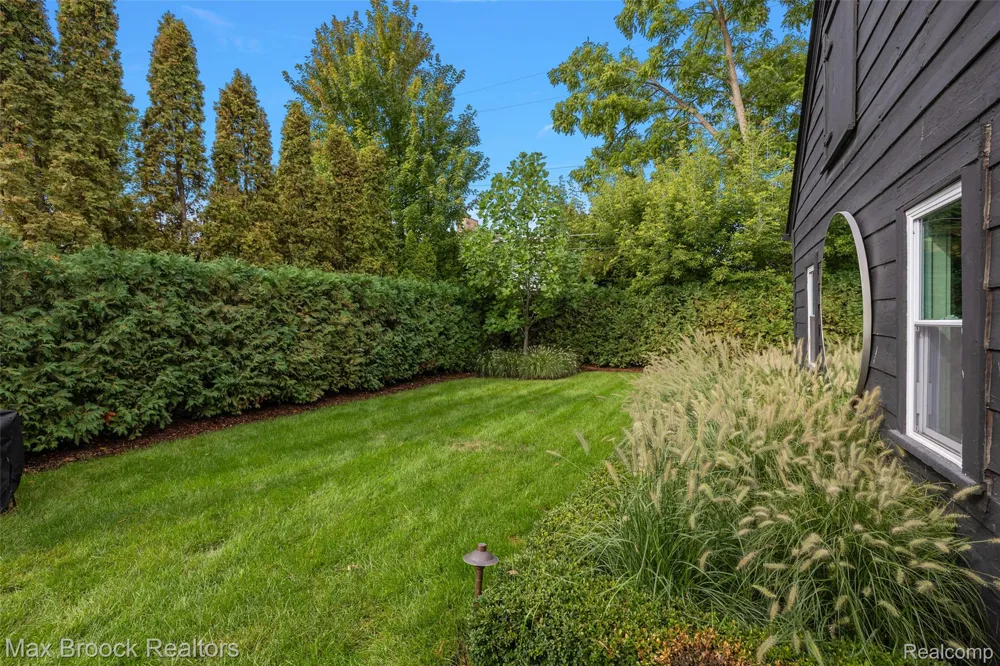 788 Pierce Street Birmingham City, MI 48009