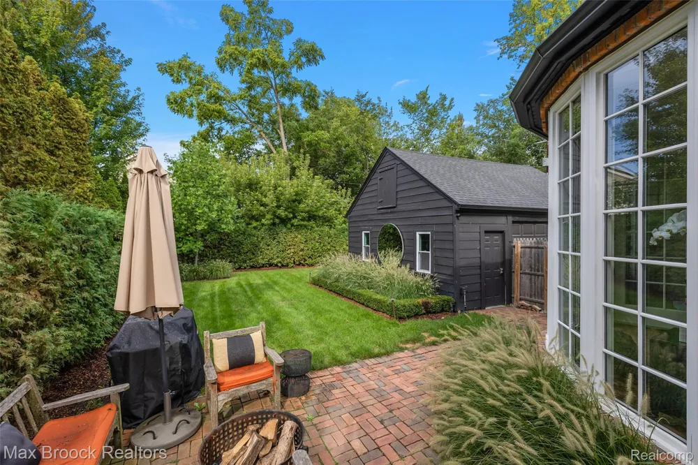 788 Pierce Street Birmingham City, MI 48009