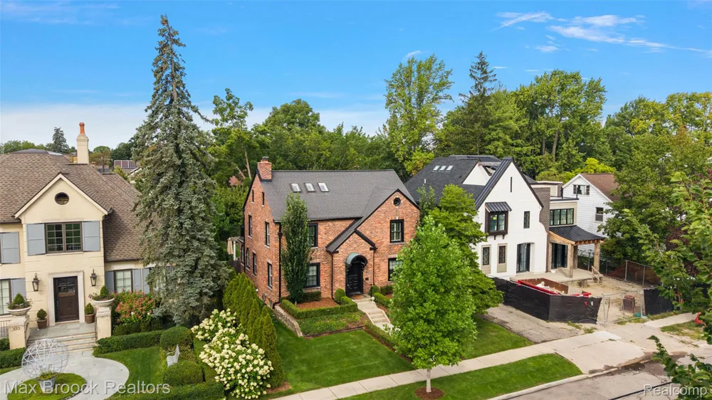 788 Pierce Street Birmingham City, MI 48009