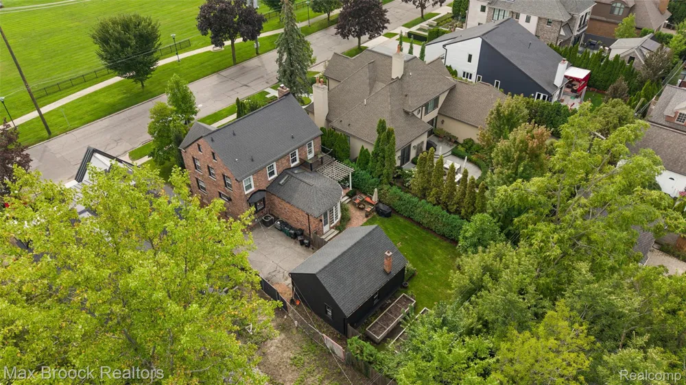 788 Pierce Street Birmingham City, MI 48009