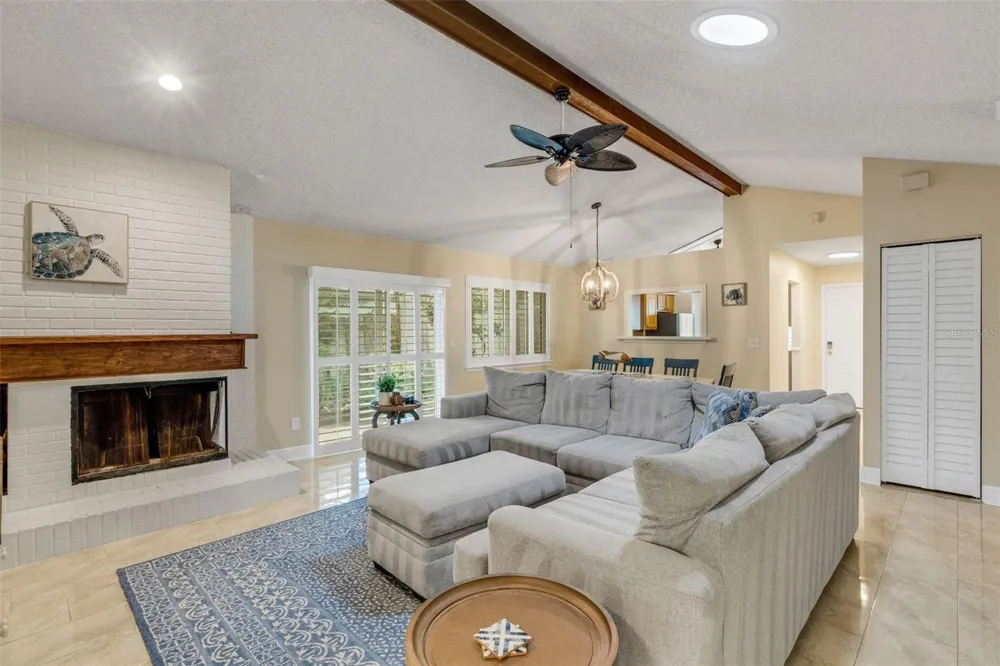 1889 SPRINGWOOD CIRCLE Clearwater, FL 33763