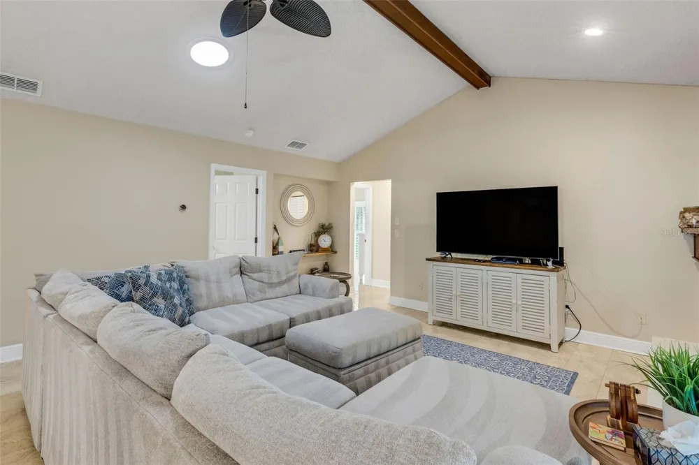 1889 SPRINGWOOD CIRCLE Clearwater, FL 33763