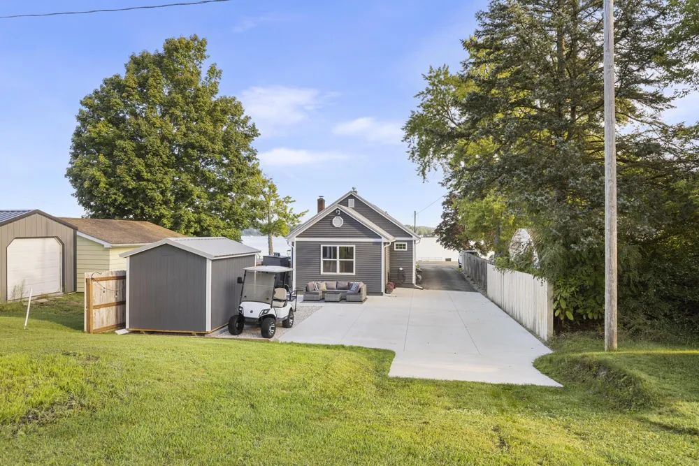 43 W Hickory Road Johnstown Township, MI 49017