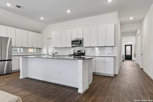 9351 Oxford Shire San Antonio, TX 78254