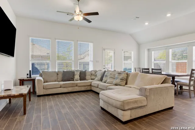 9351 Oxford Shire San Antonio, TX 78254