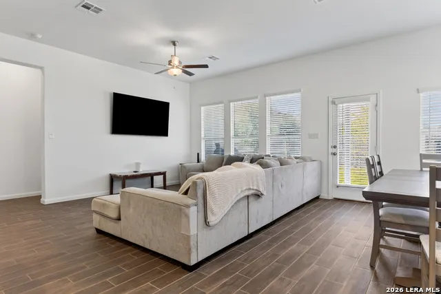 9351 Oxford Shire San Antonio, TX 78254