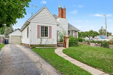 2409 E Court Street