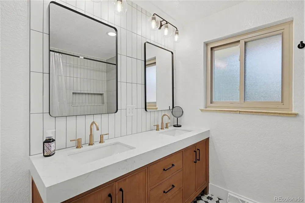 5984 S Fairfield Street Littleton, CO 80120