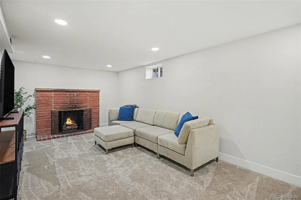 5984 S Fairfield Street Littleton, CO 80120