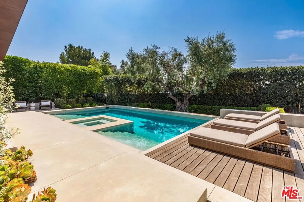 976 Alpine Drive Beverly Hills, CA 90210