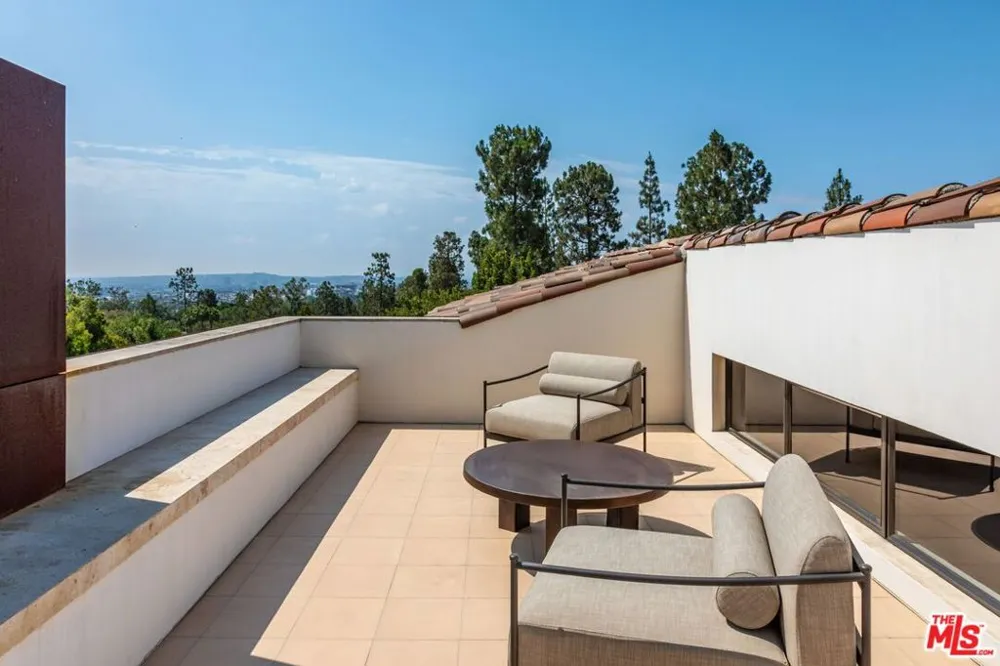 976 Alpine Drive Beverly Hills, CA 90210