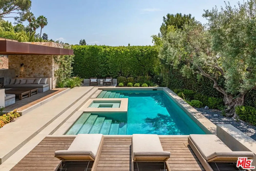 976 Alpine Drive Beverly Hills, CA 90210