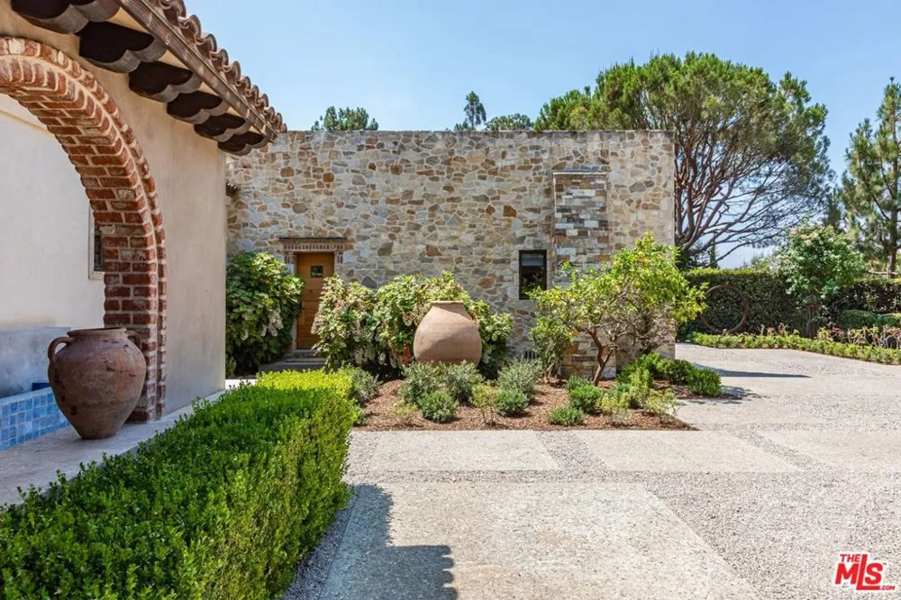 976 Alpine Drive Beverly Hills, CA 90210