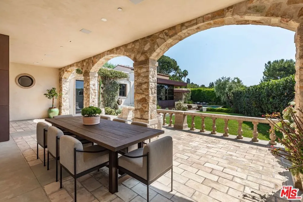 976 Alpine Drive Beverly Hills, CA 90210