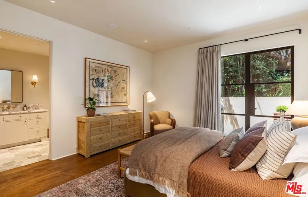 976 Alpine Drive Beverly Hills, CA 90210