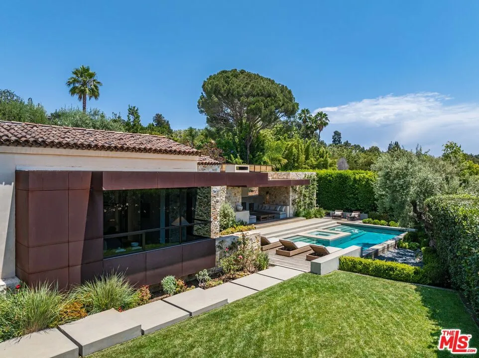 976 Alpine Drive Beverly Hills, CA 90210
