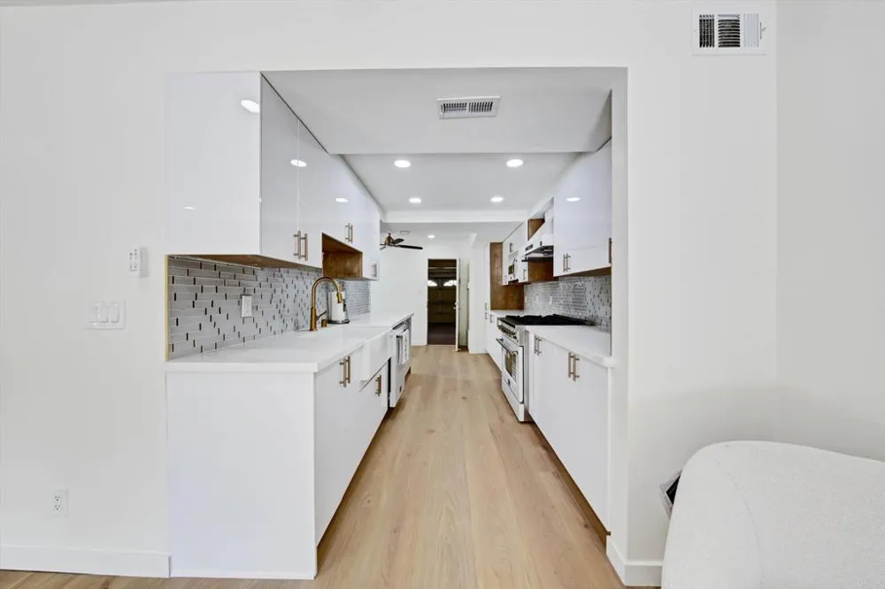 5850 Menorca Drive San Diego, CA 92124