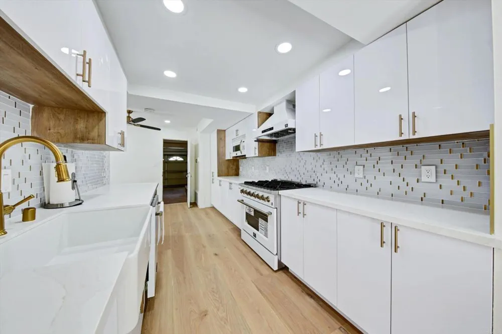 5850 Menorca Drive San Diego, CA 92124