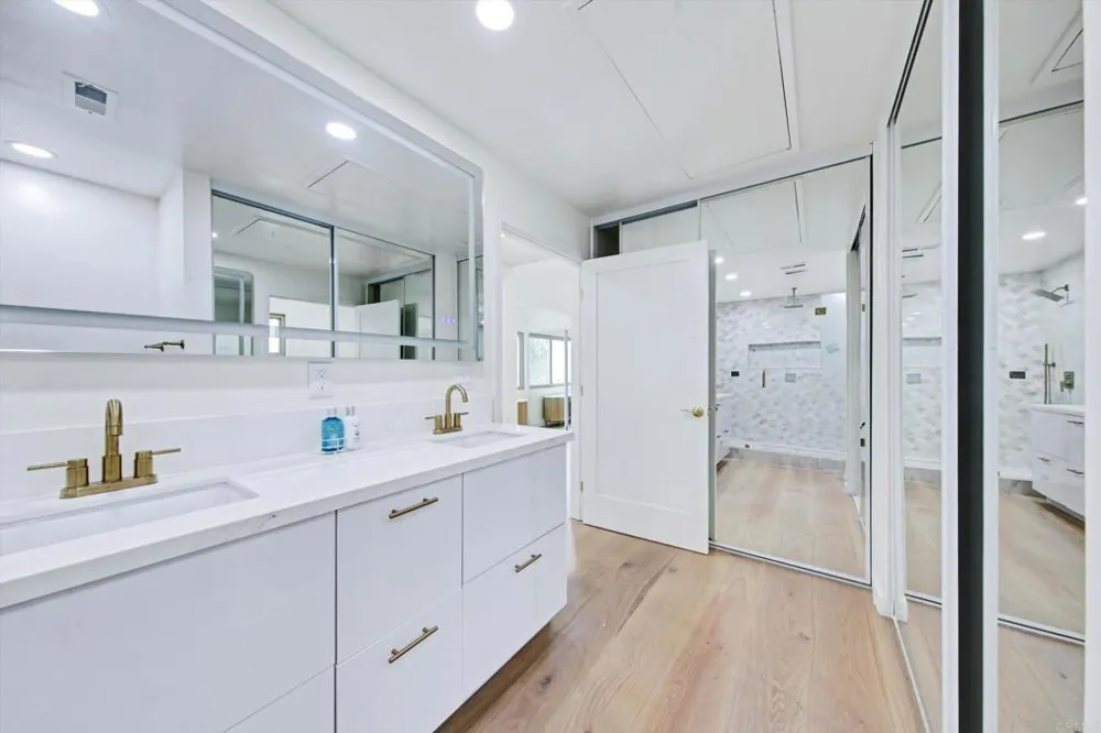 5850 Menorca Drive San Diego, CA 92124