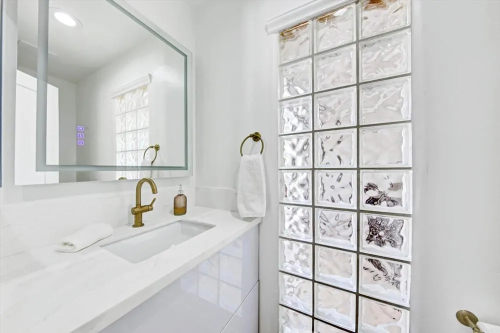 5850 Menorca Drive San Diego, CA 92124
