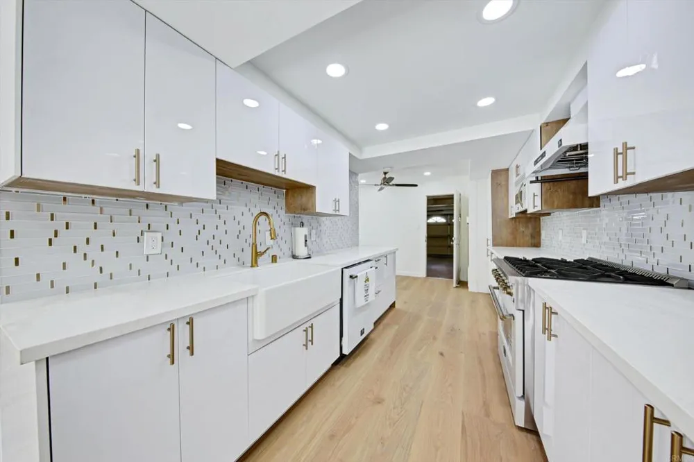 5850 Menorca Drive San Diego, CA 92124