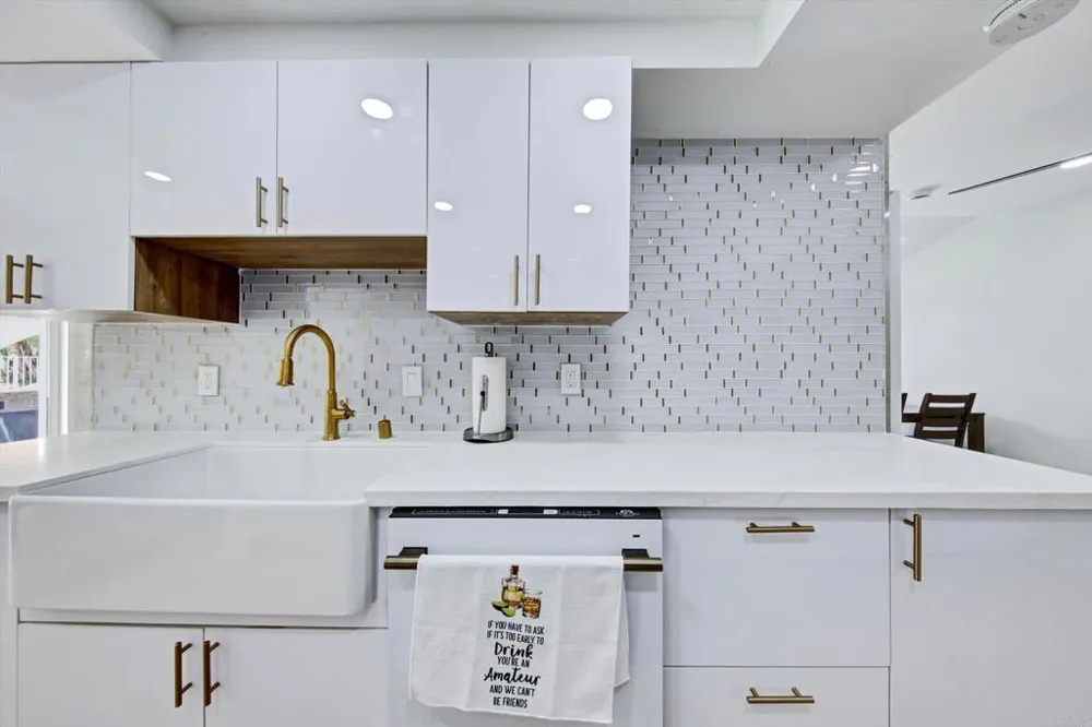 5850 Menorca Drive San Diego, CA 92124