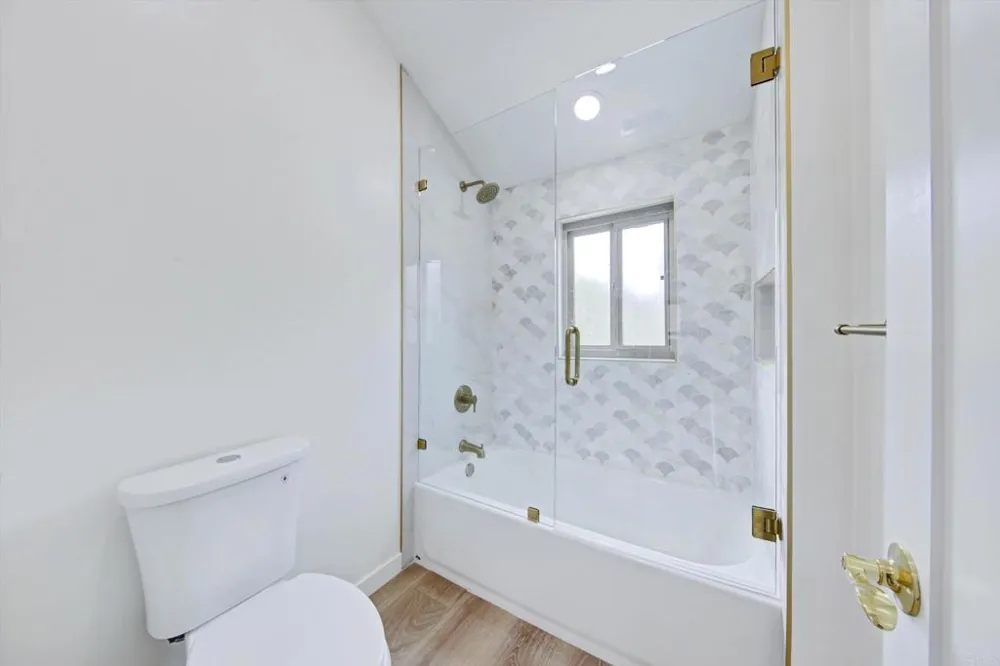 5850 Menorca Drive San Diego, CA 92124