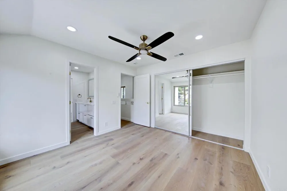 5850 Menorca Drive San Diego, CA 92124