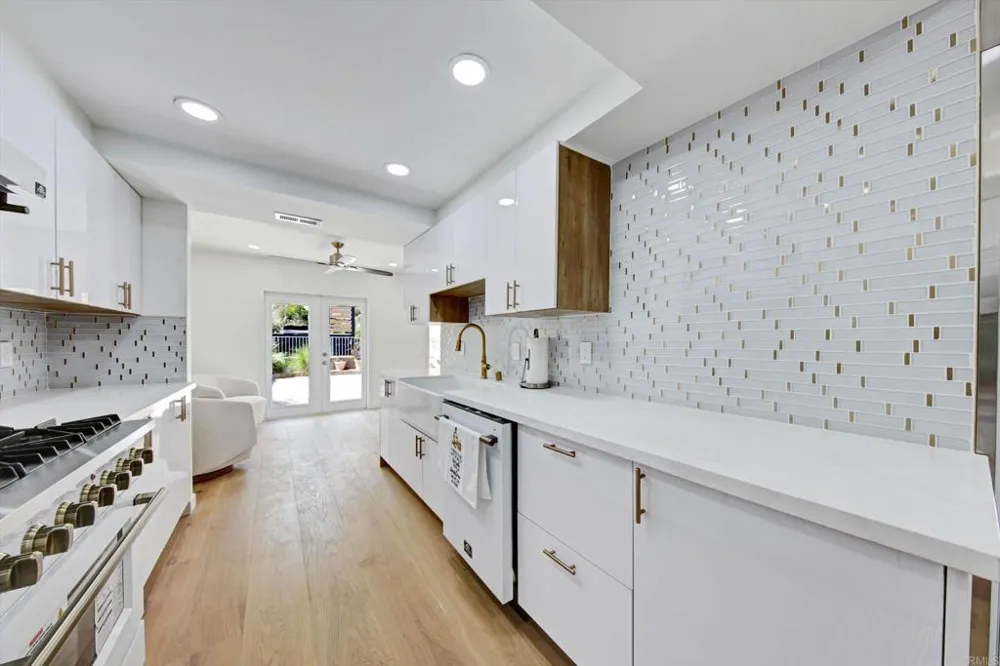 5850 Menorca Drive San Diego, CA 92124