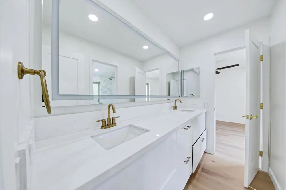5850 Menorca Drive San Diego, CA 92124