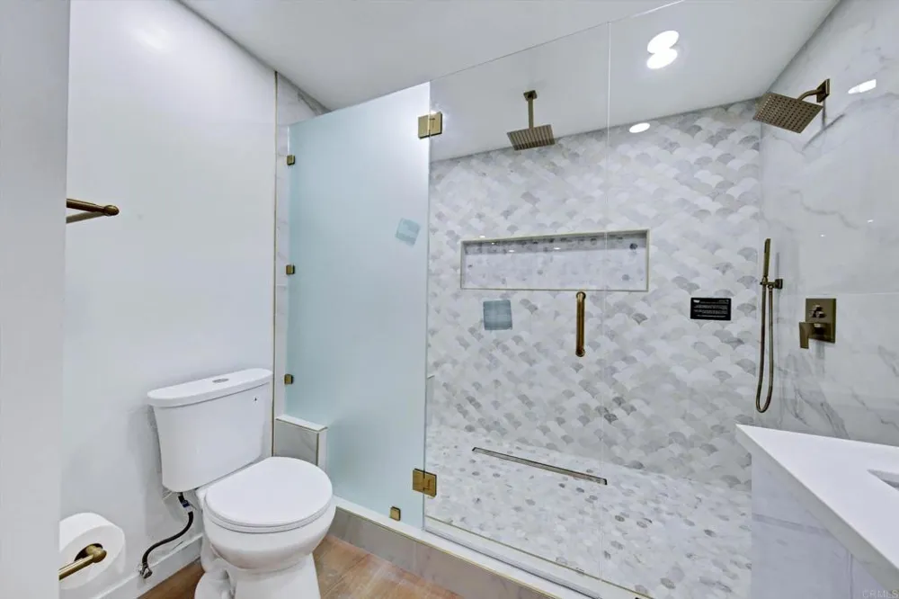 5850 Menorca Drive San Diego, CA 92124