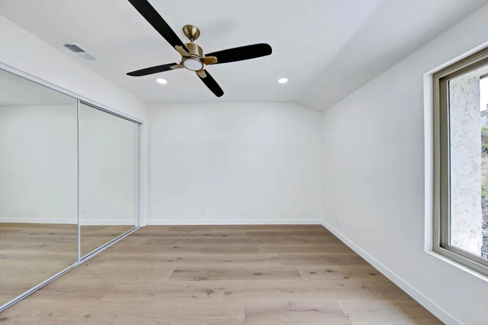 5850 Menorca Drive San Diego, CA 92124
