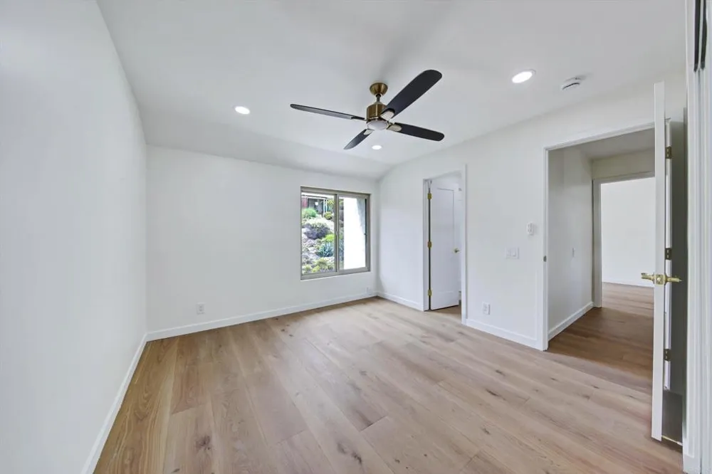 5850 Menorca Drive San Diego, CA 92124