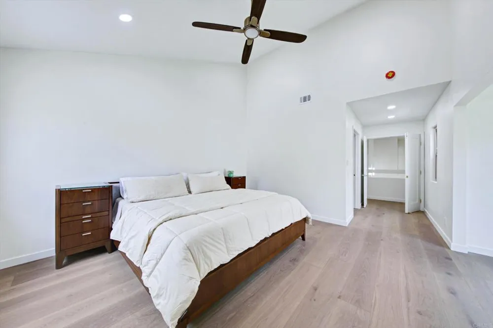 5850 Menorca Drive San Diego, CA 92124