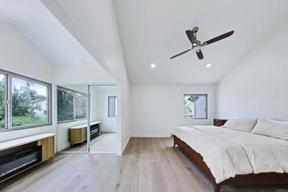 5850 Menorca Drive San Diego, CA 92124