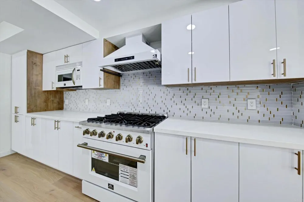5850 Menorca Drive San Diego, CA 92124