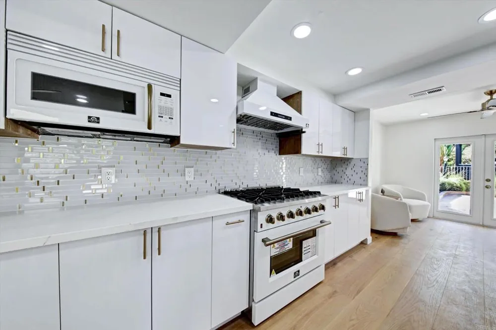 5850 Menorca Drive San Diego, CA 92124