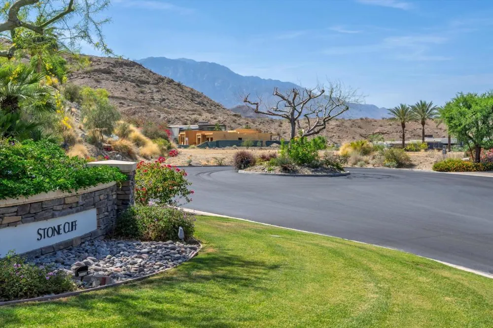 28 Stone Cliff Rancho Mirage, CA 92270