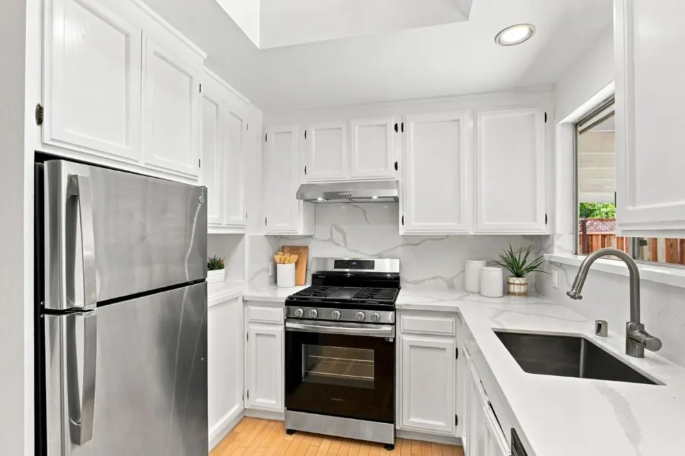 22071 Hibiscus Drive Cupertino, CA 95014