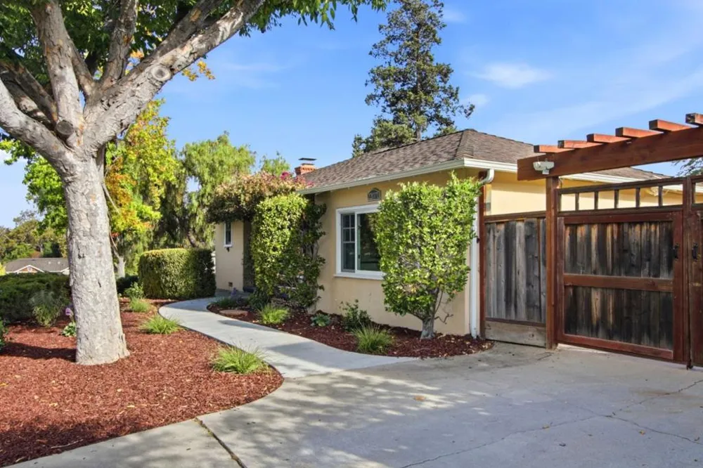 22071 Hibiscus Drive Cupertino, CA 95014