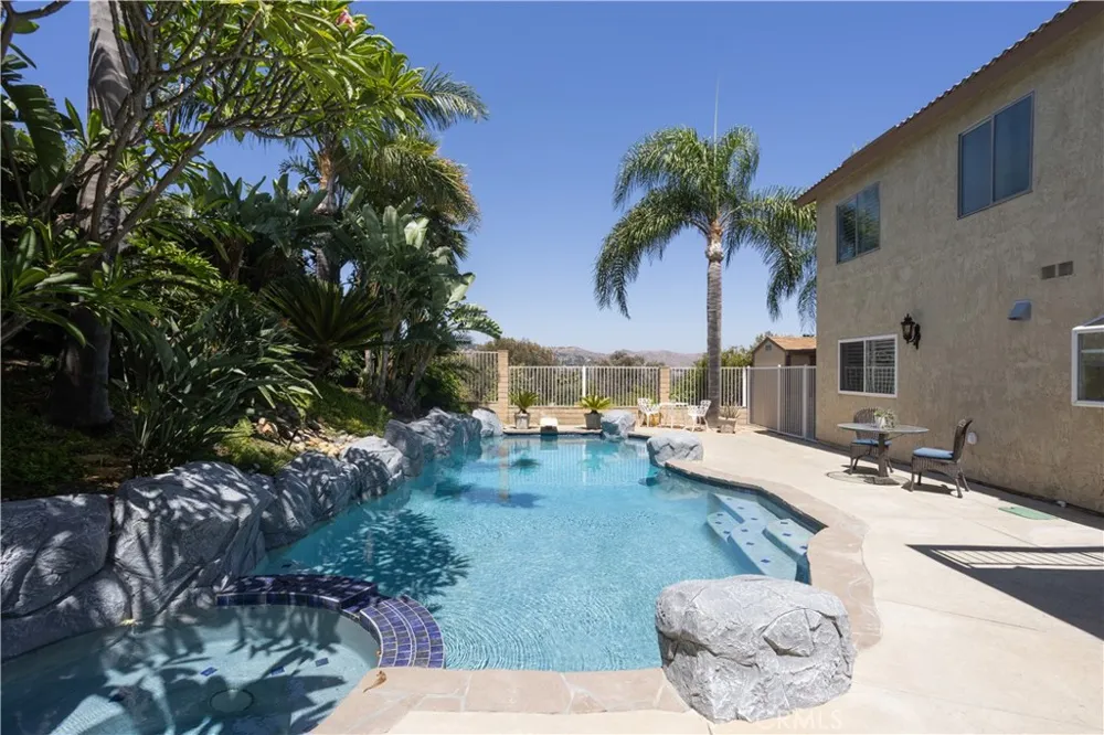 8505 E Meadowridge Anaheim Hills, CA 92808